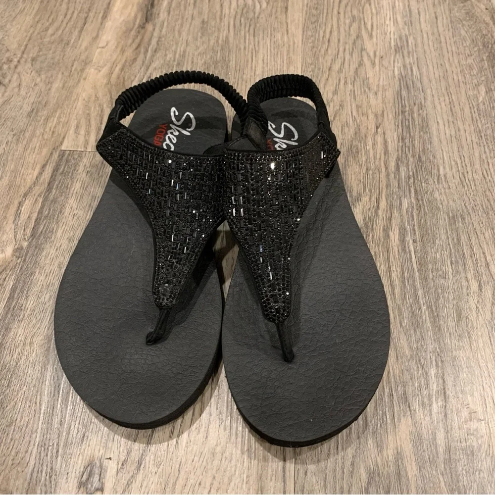 Sketchers  Black T Strap Sandal Womens 7 Jewels Shoe Comfort Yoga Mat - Picture 2 of 8